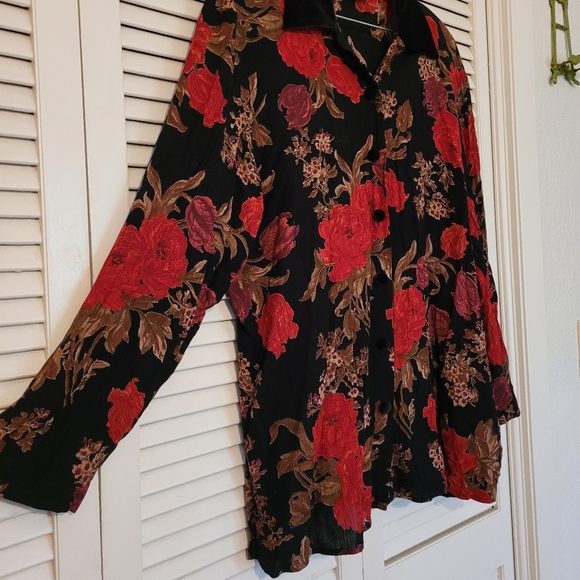 Velvet accented blouse - Picture 5 of 13